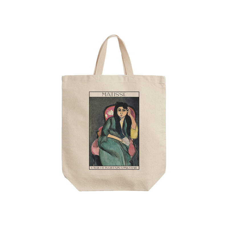 ساک خرید ترمه طراحان ایده مدل لورت با لباس سبز روی صندلی از ماتیس کد art0620 - S