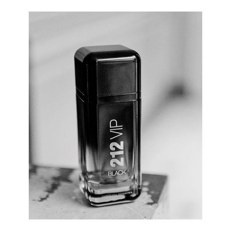 ادو پرفیوم مردانه کارولینا هررا مدل 212VIP Black حجم 100 میلی لیتر