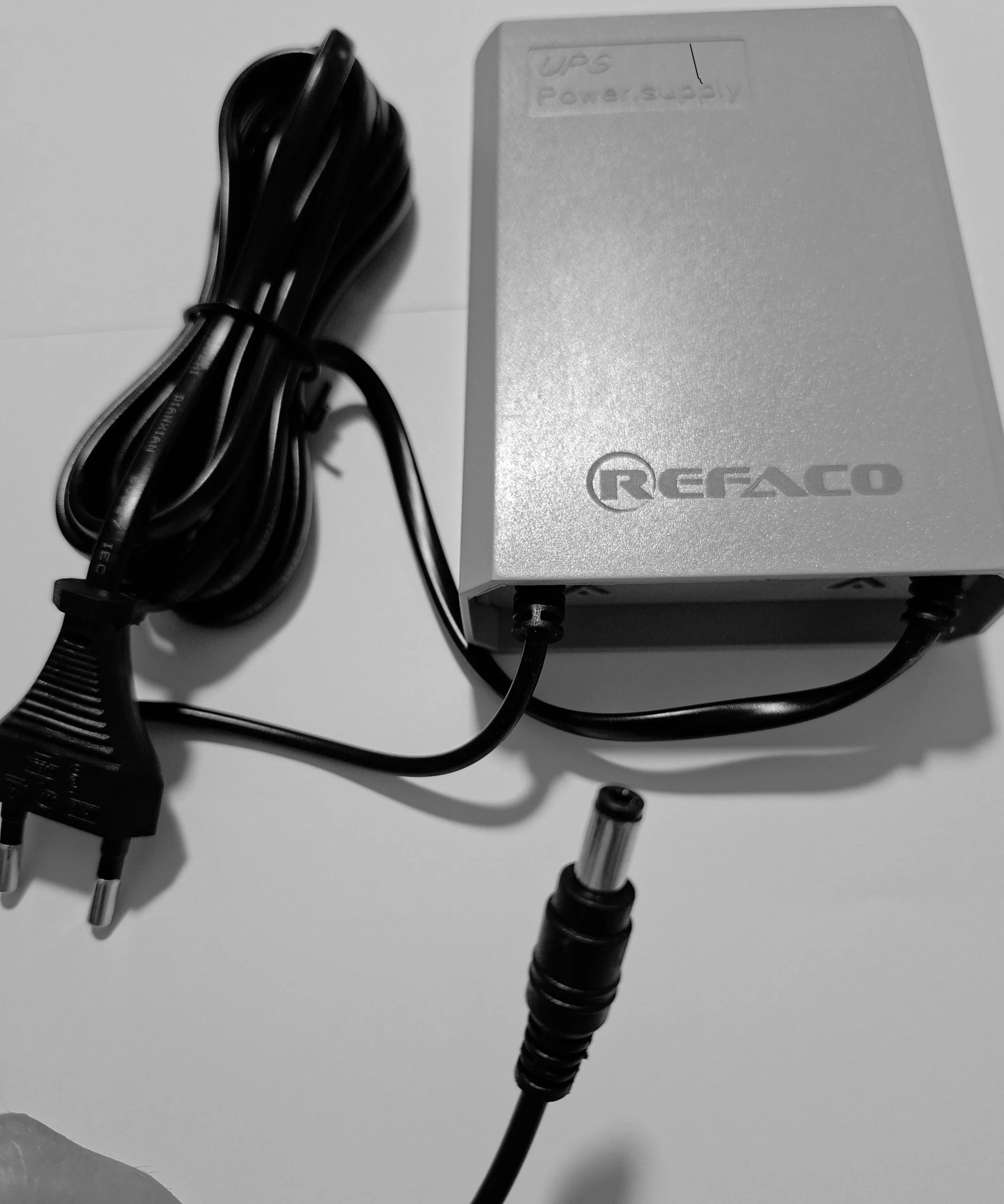 یو پی اس رفاکو مدل RFUP122 ظرفیت 12 ولت آمپر