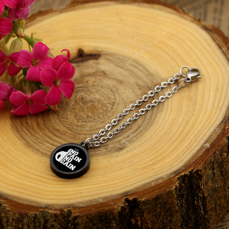 آویز ساعت زنانه ناکسیگو مدل شب تاب طرح بدنسازی کد AW7218