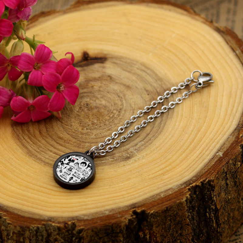 آویز ساعت زنانه ناکسیگو مدل شب تاب طرح هری پاتر کد AW7285