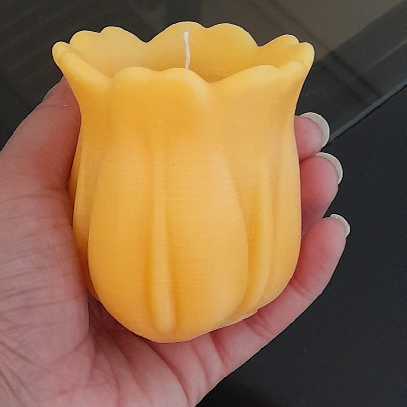 شمع دست ساز مدل استوانه ای طرح لاله ساده