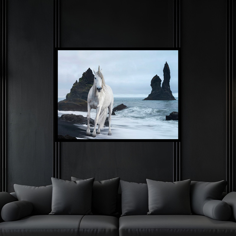 تابلو بکلیت طرح هنری مدرن منظره طبیعت حیوانات اسب سفید مدل B-bu6683 فریم مشکی