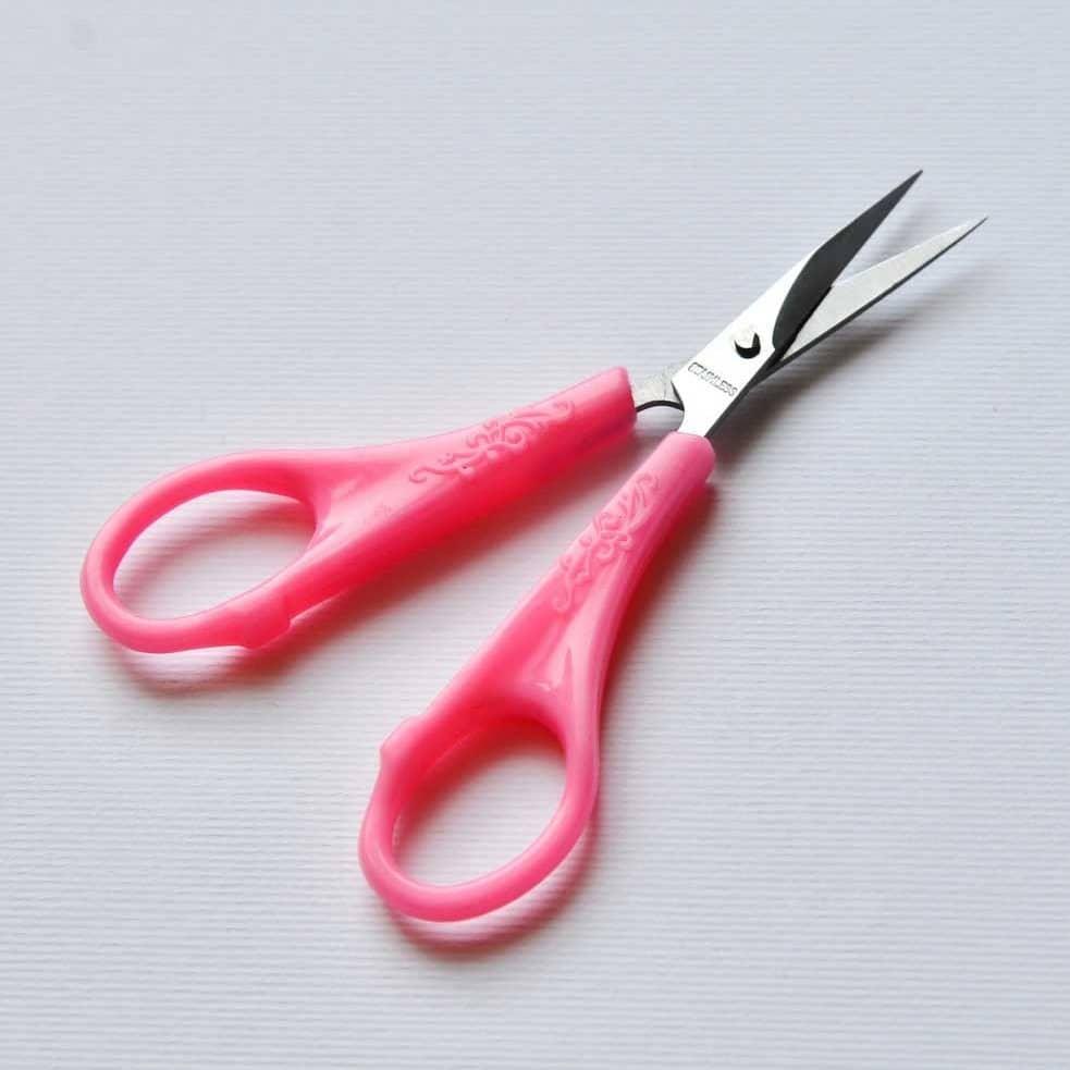 قیچی اصلاح ابرو وسبیل دسته صورتی M&C