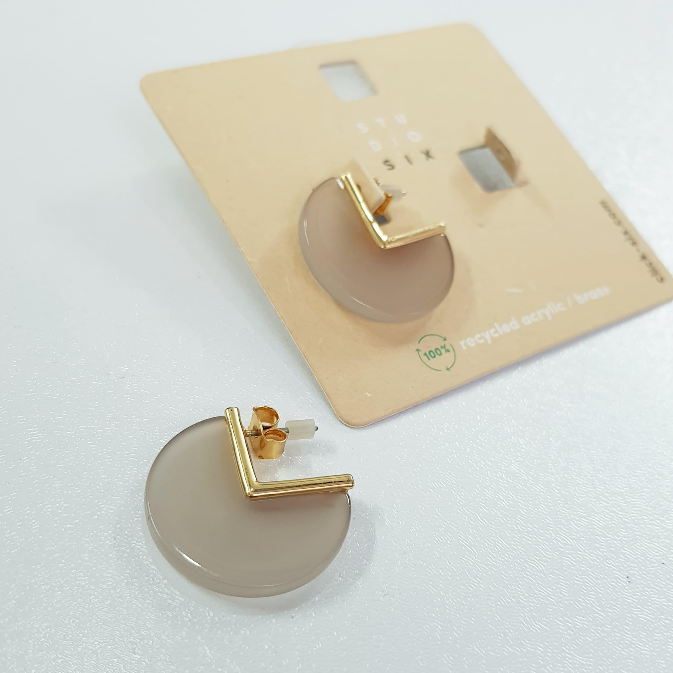 گوشواره استیل طلایی ، کار فوق‌العاده حرفه ای و زیبا