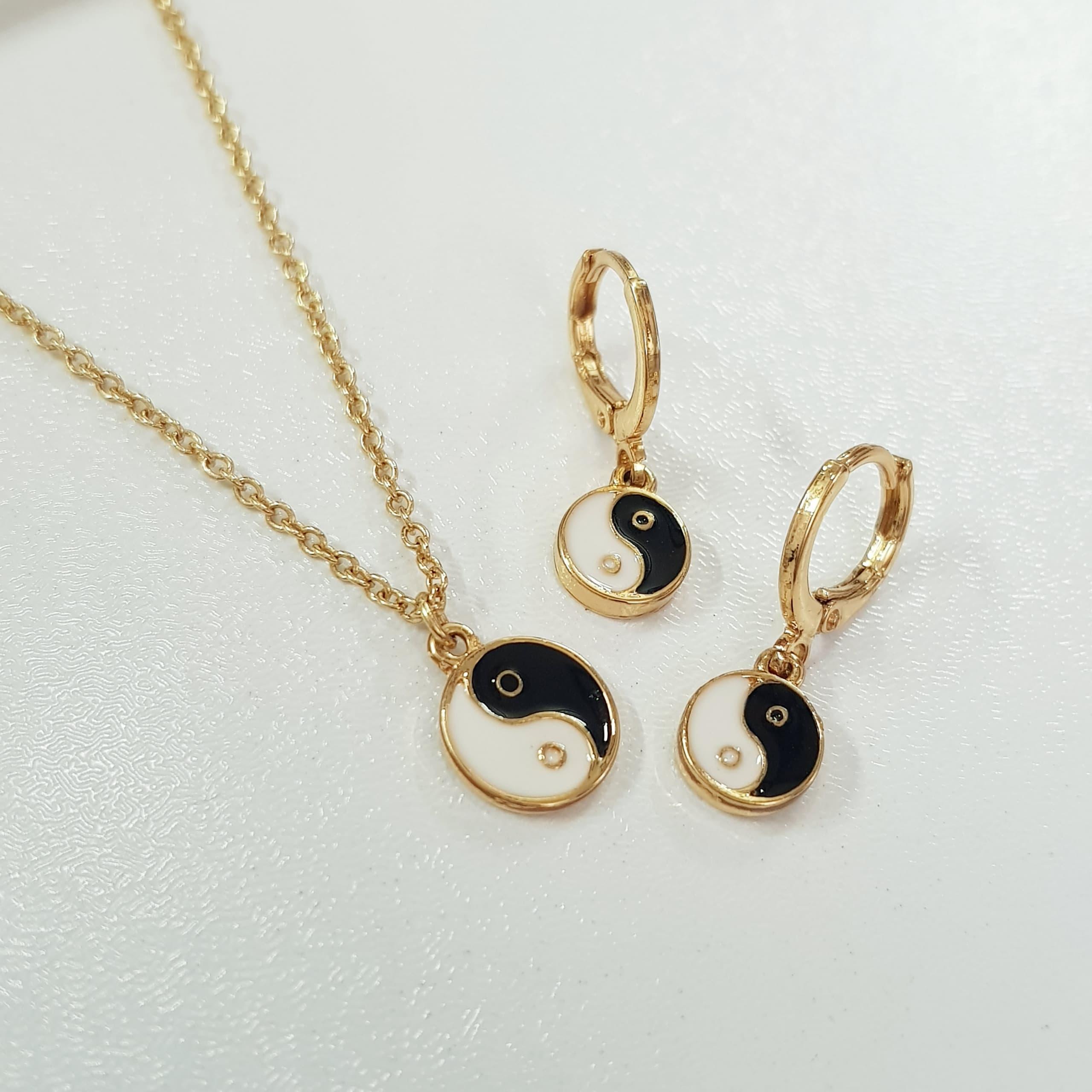 نیم ست گوشواره و گردنبند آبکاری طلا مدل یین و یانگ + کیف اکسسوری