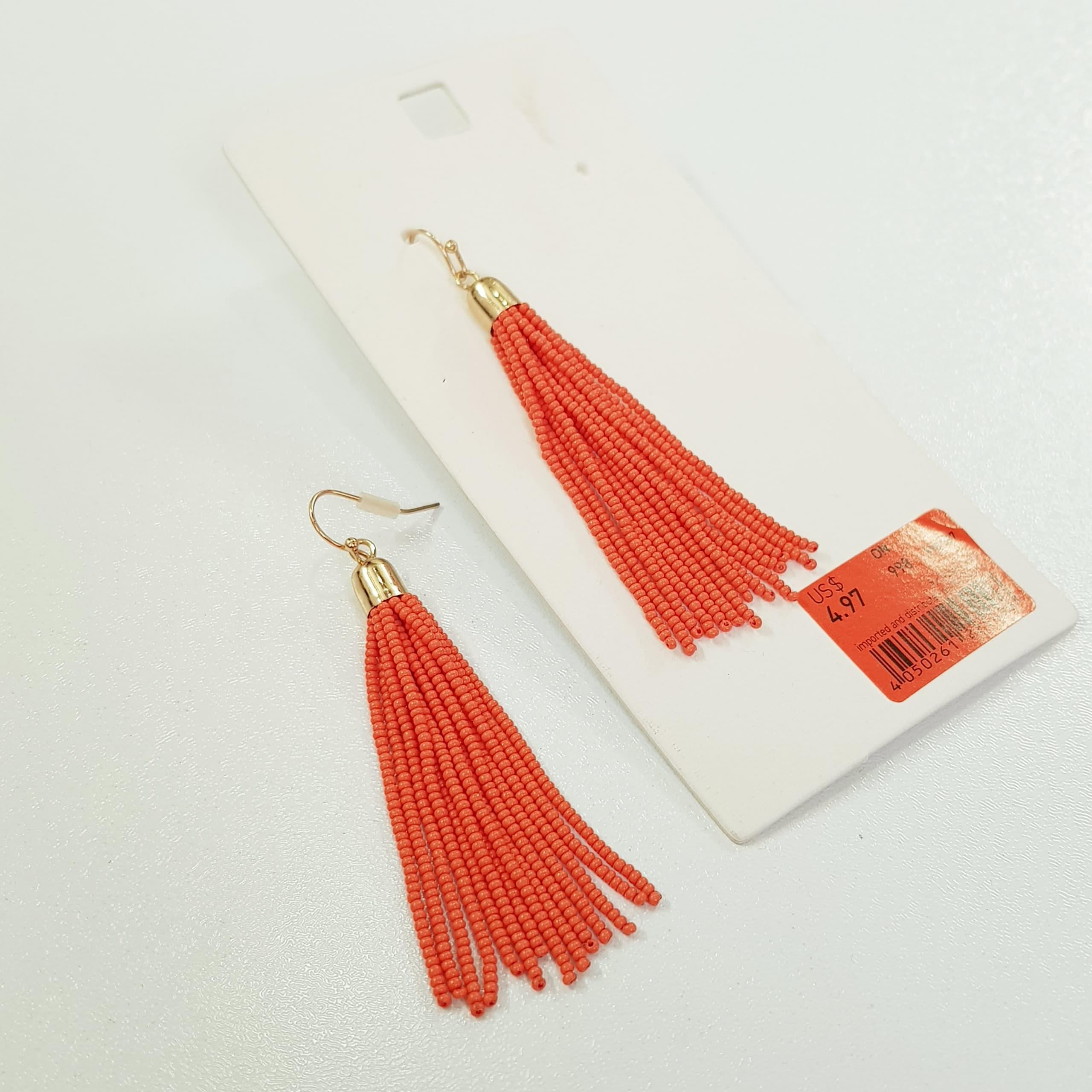 گوشواره عصایی طلایی با آویز منجوق نارنجی برند iam