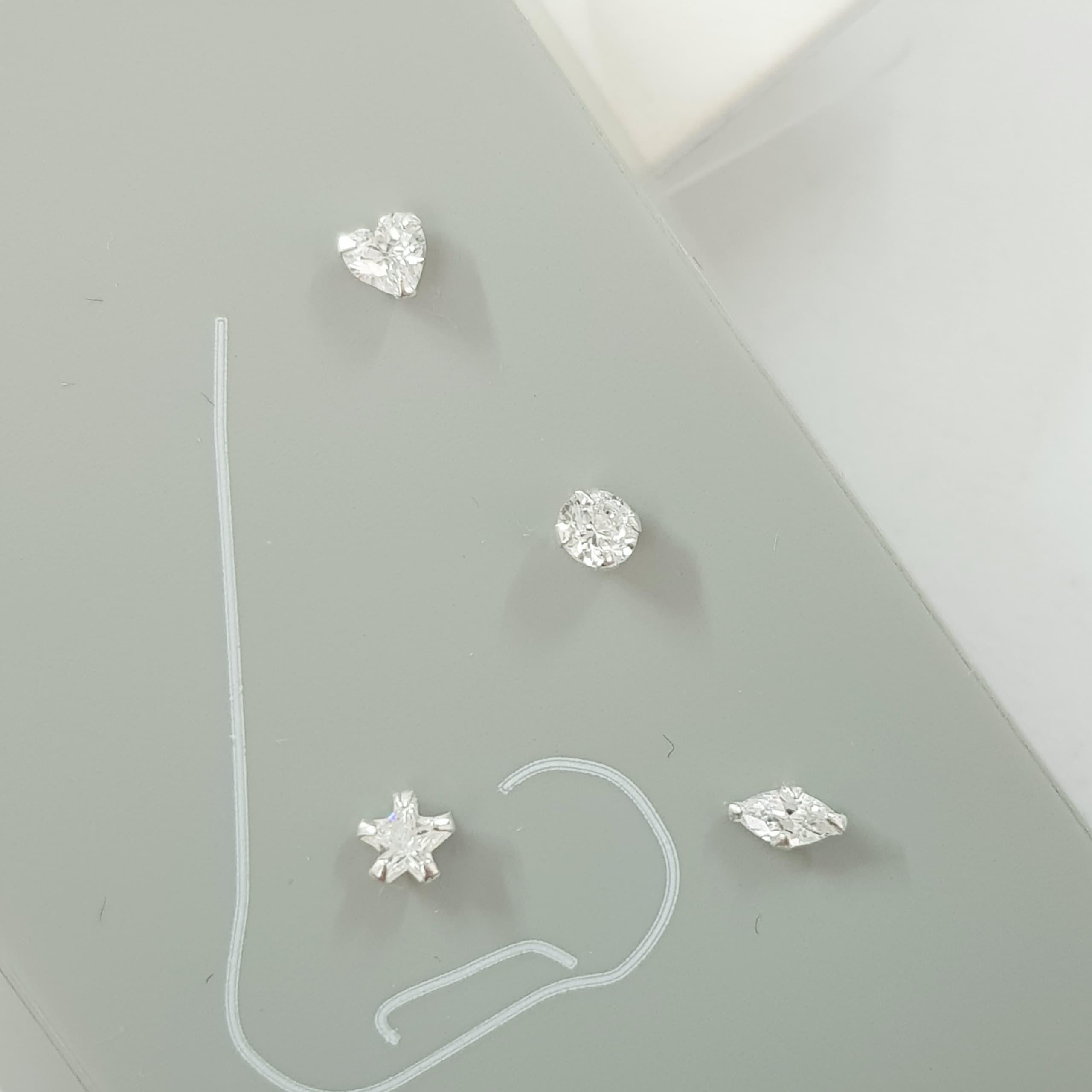 پک چهار عددی پیرسینگ بینی نگین دار جنس نقره عیار۹۲۵ برند iam کد ۲۱۰۸۱۷